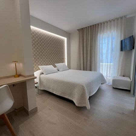 Hotel Restaurant Llansola Sant Carlos de la Ràpita 外观 照片