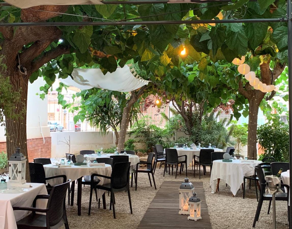 Hotel Restaurant Llansola Sant Carlos de la Ràpita 外观 照片