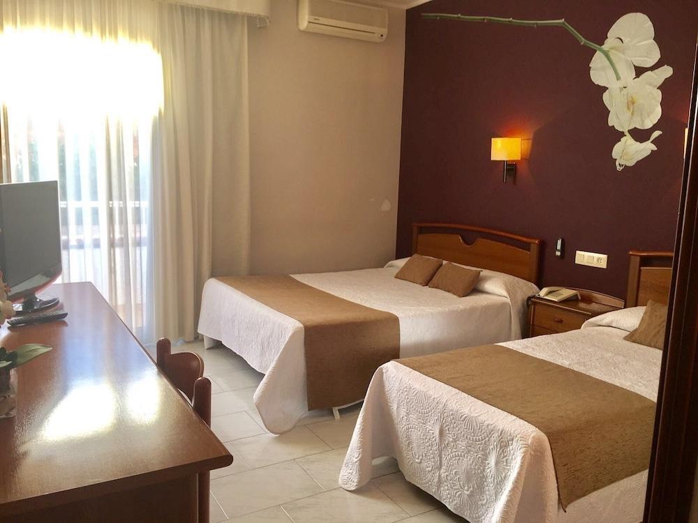 Hotel Restaurant Llansola Sant Carlos de la Ràpita 外观 照片