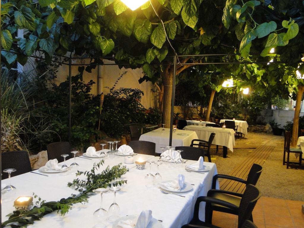 Hotel Restaurant Llansola Sant Carlos de la Ràpita 外观 照片