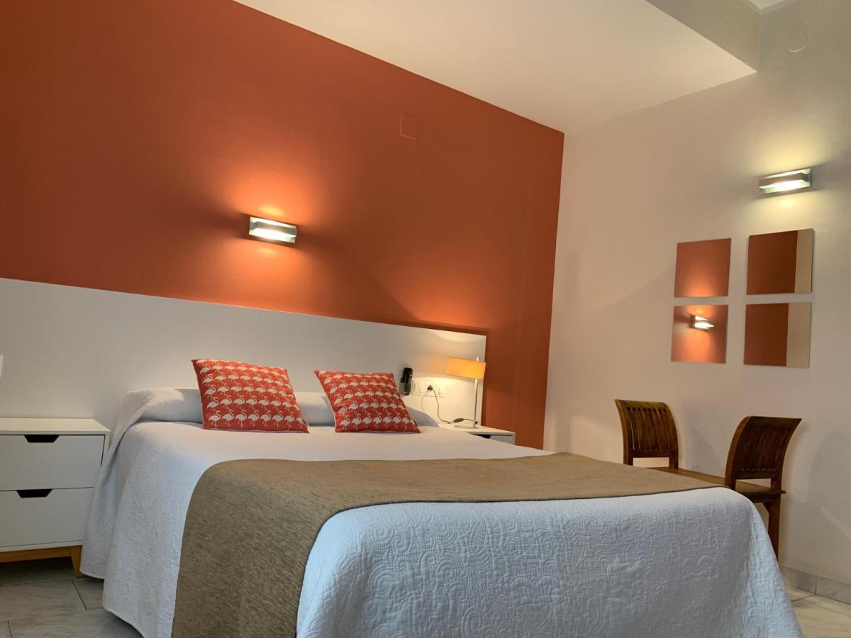Hotel Restaurant Llansola Sant Carlos de la Ràpita 外观 照片