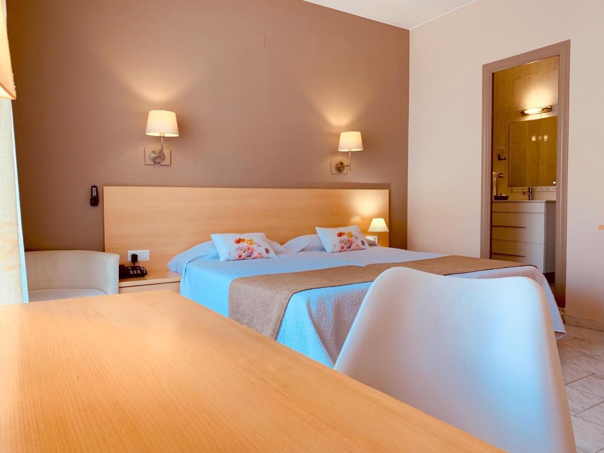 Hotel Restaurant Llansola Sant Carlos de la Ràpita 外观 照片