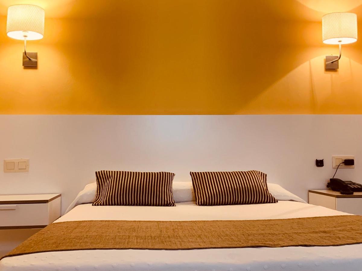 Hotel Restaurant Llansola Sant Carlos de la Ràpita 外观 照片