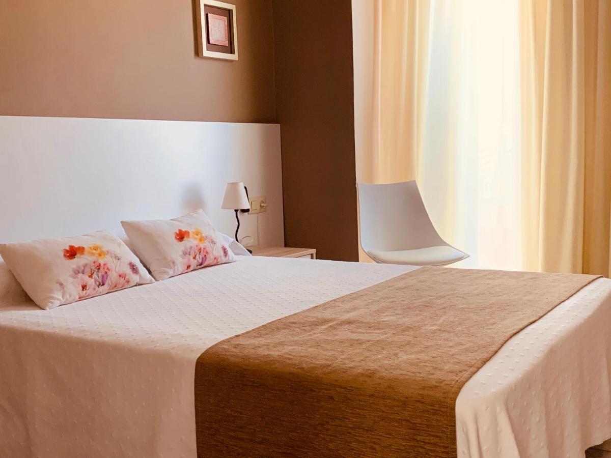 Hotel Restaurant Llansola Sant Carlos de la Ràpita 外观 照片