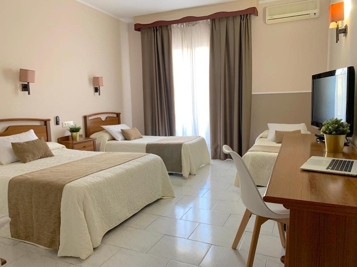 Hotel Restaurant Llansola Sant Carlos de la Ràpita 外观 照片