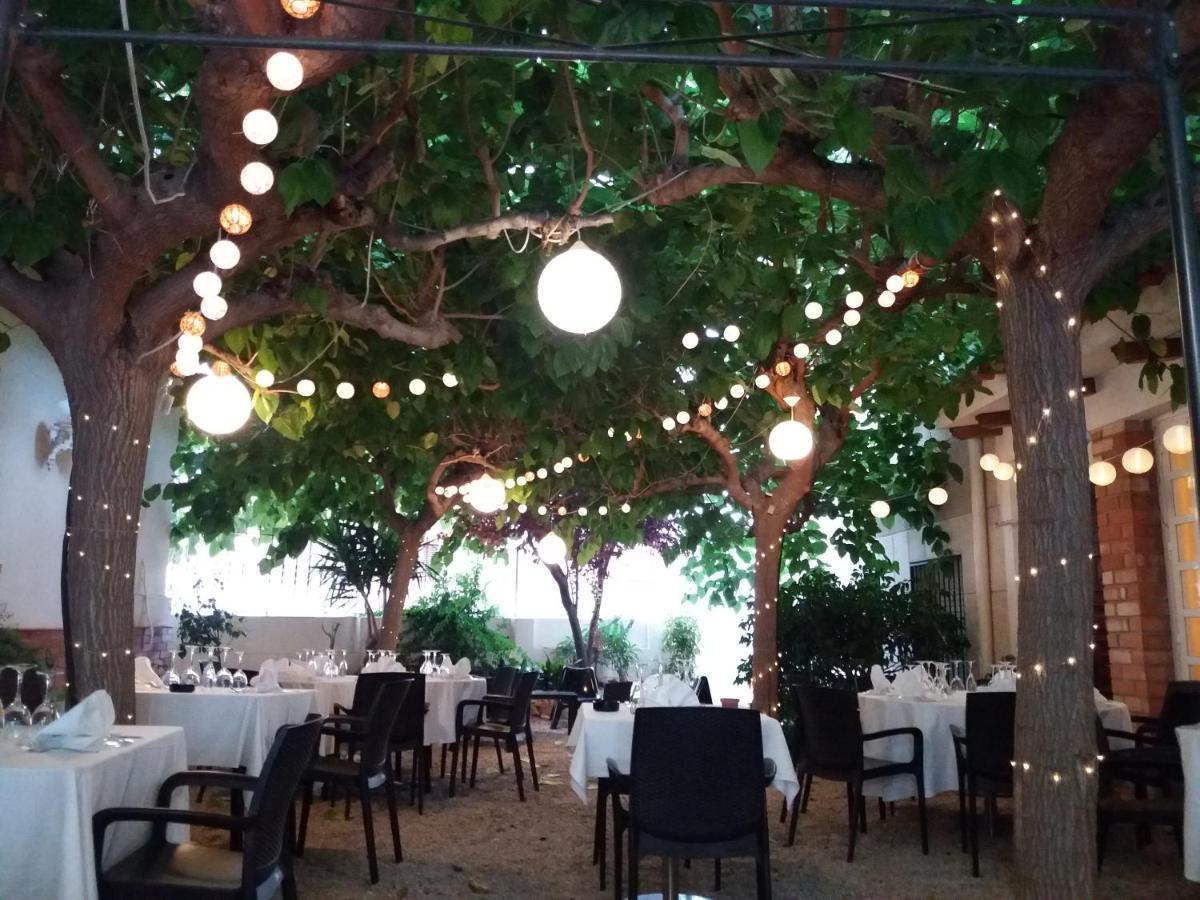 Hotel Restaurant Llansola Sant Carlos de la Ràpita 外观 照片